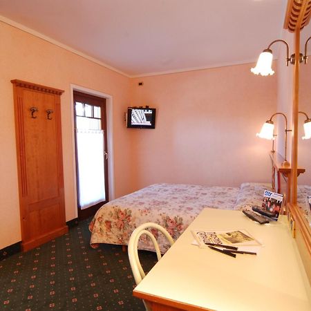 Hotel Ideal Мадонна-ди-Кампильо Экстерьер фото