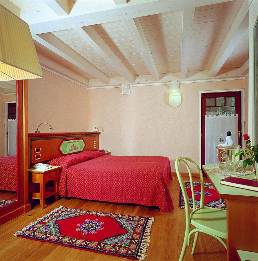 Hotel Ideal Мадонна-ди-Кампильо Экстерьер фото