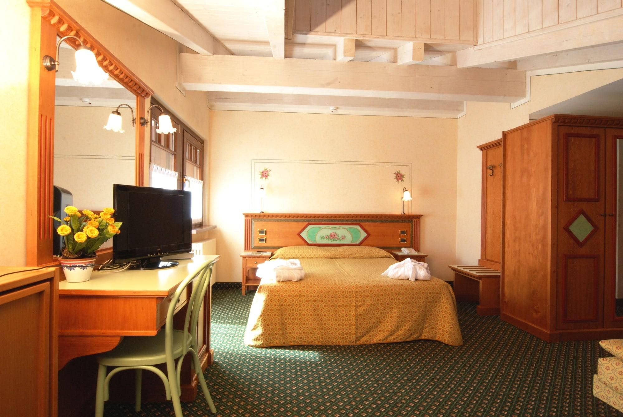 Hotel Ideal Мадонна-ди-Кампильо Экстерьер фото
