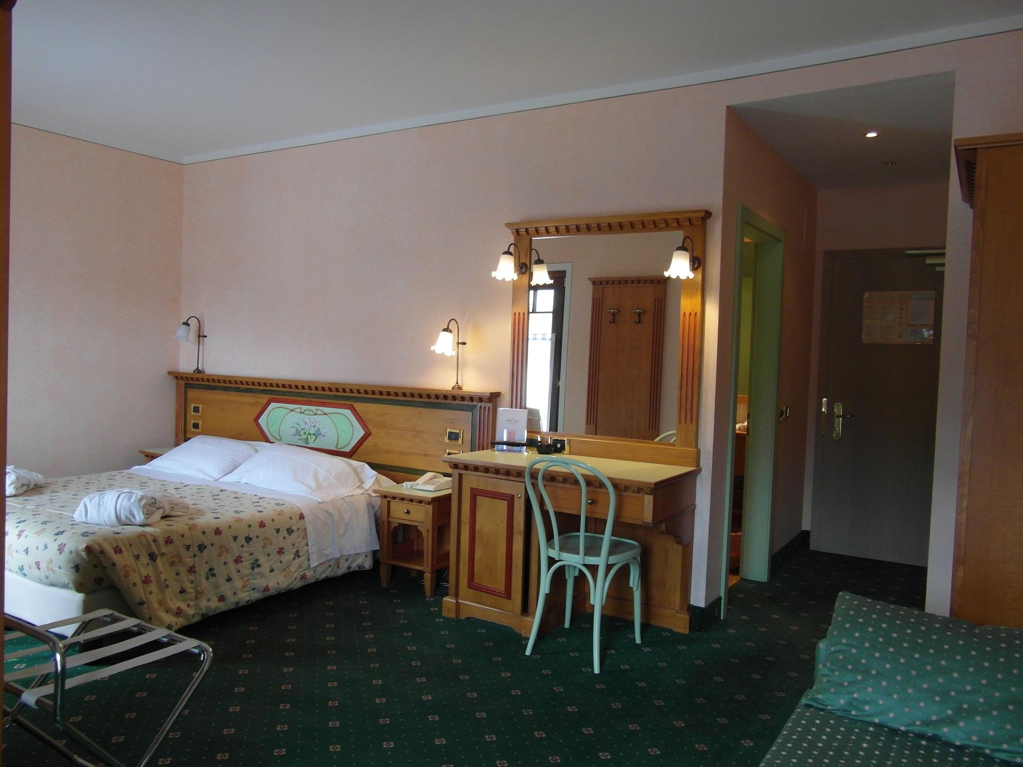 Hotel Ideal Мадонна-ди-Кампильо Экстерьер фото