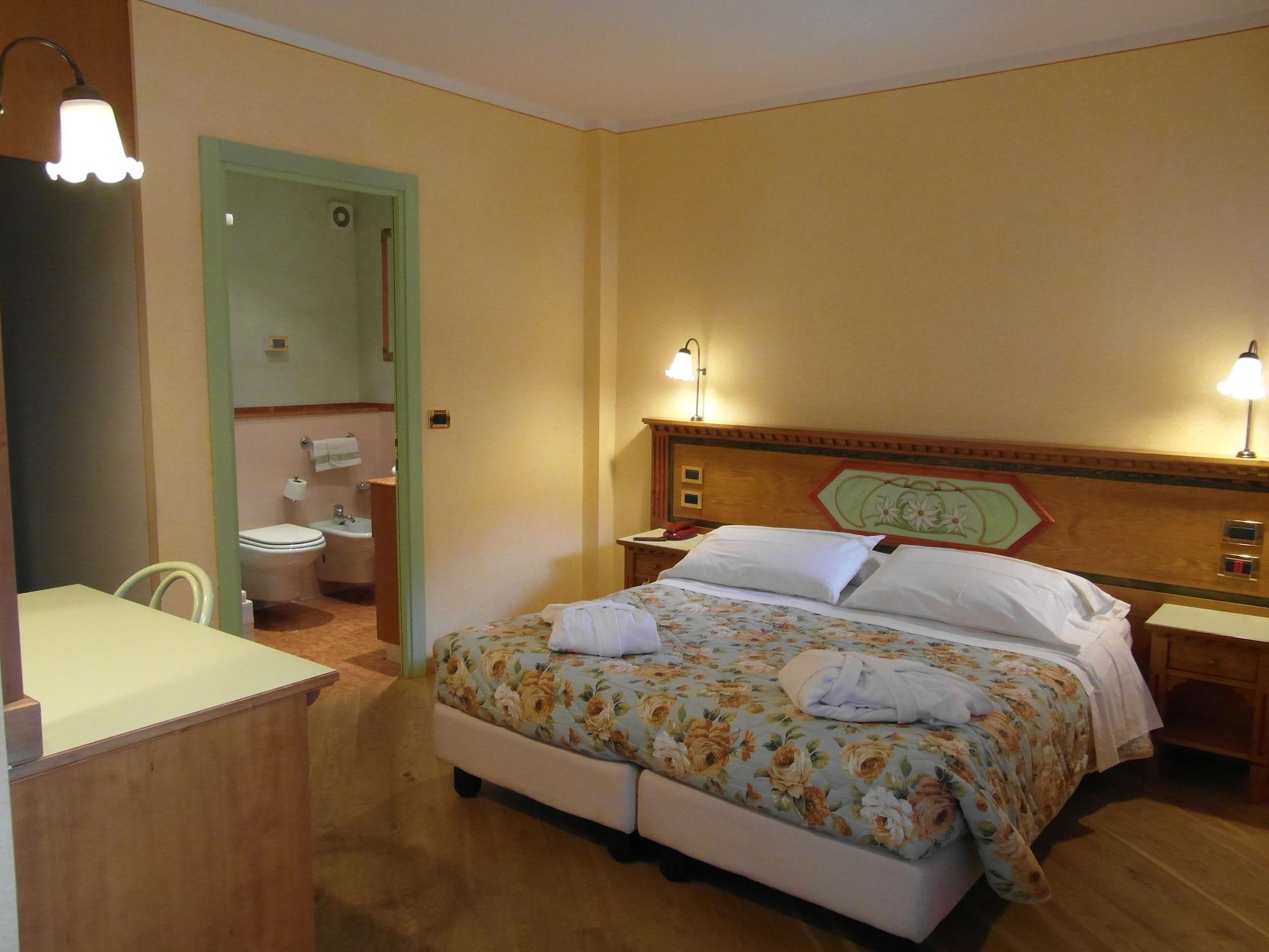 Hotel Ideal Мадонна-ди-Кампильо Экстерьер фото