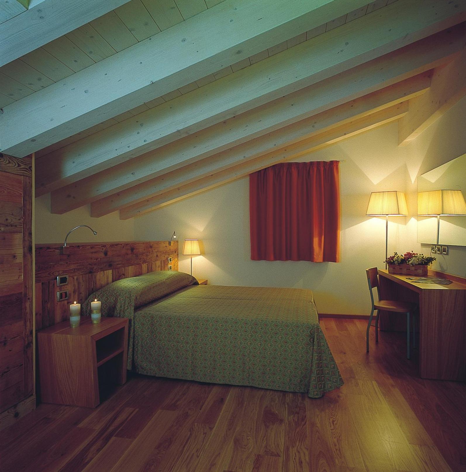 Hotel Ideal Мадонна-ди-Кампильо Экстерьер фото