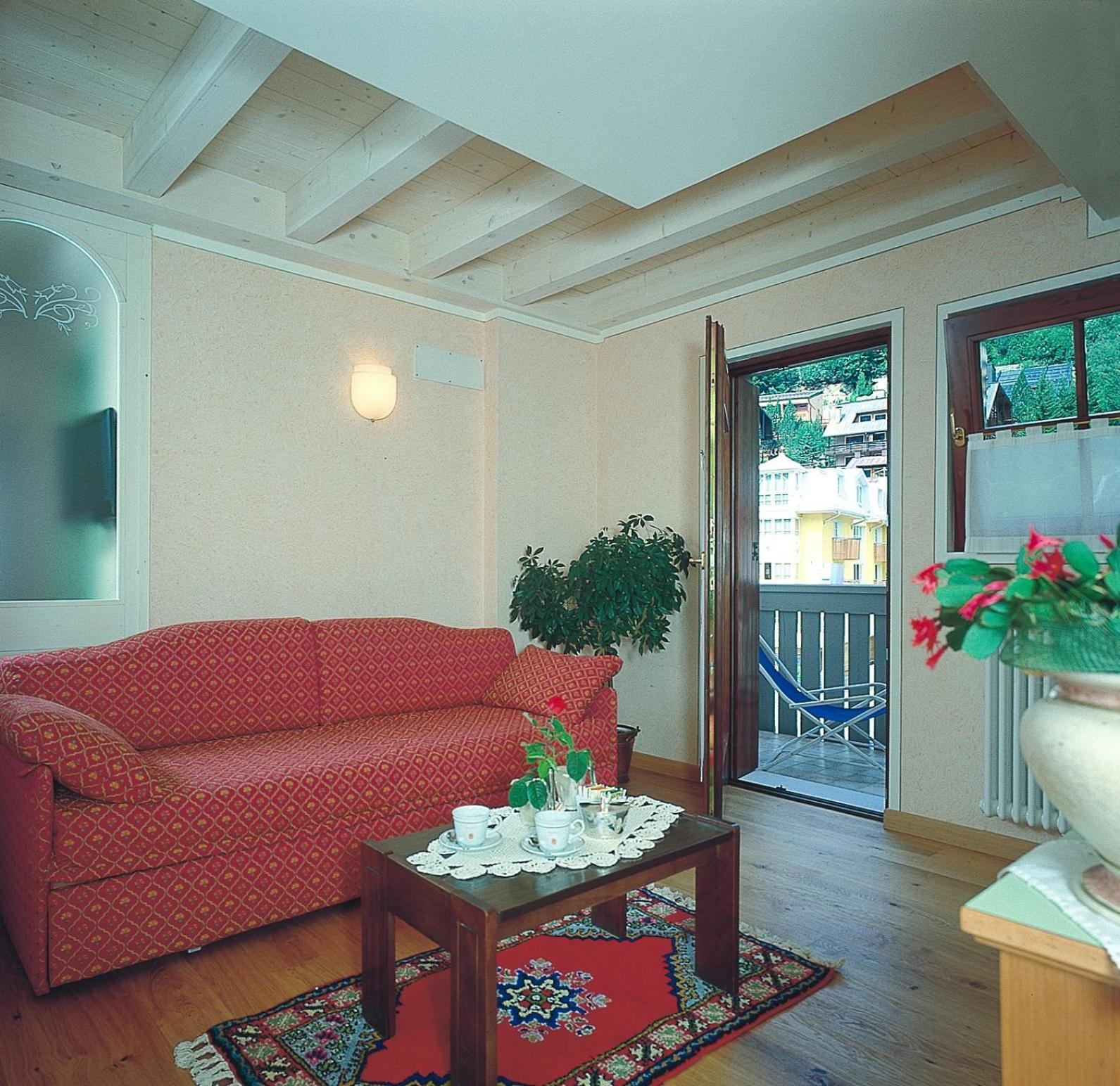 Hotel Ideal Мадонна-ди-Кампильо Экстерьер фото