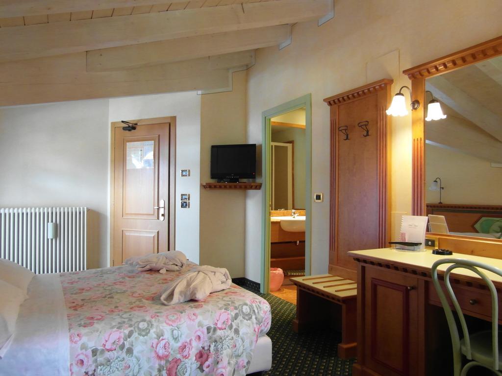 Hotel Ideal Мадонна-ди-Кампильо Экстерьер фото
