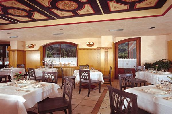 Hotel Ideal Мадонна-ди-Кампильо Экстерьер фото
