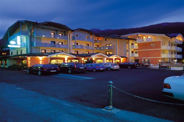 Hotel Ideal Мадонна-ди-Кампильо Экстерьер фото
