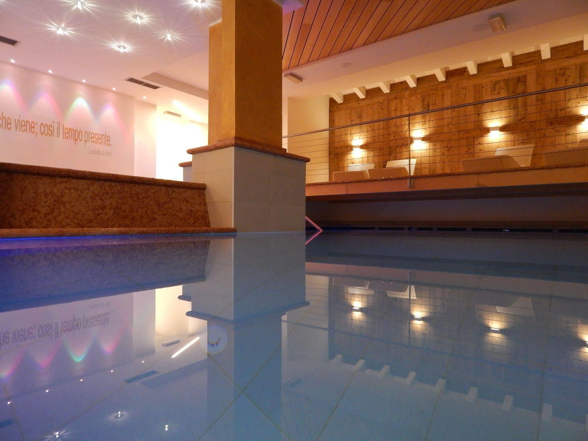 Hotel Ideal Мадонна-ди-Кампильо Экстерьер фото