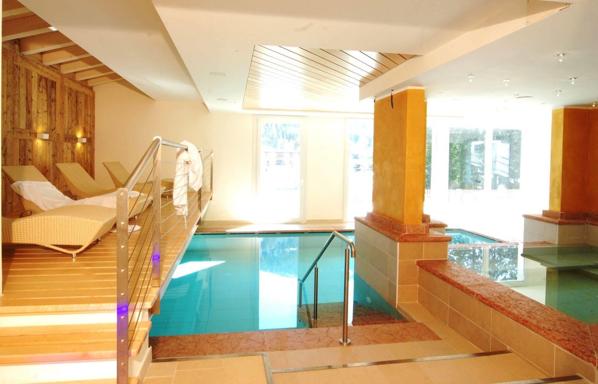 Hotel Ideal Мадонна-ди-Кампильо Экстерьер фото